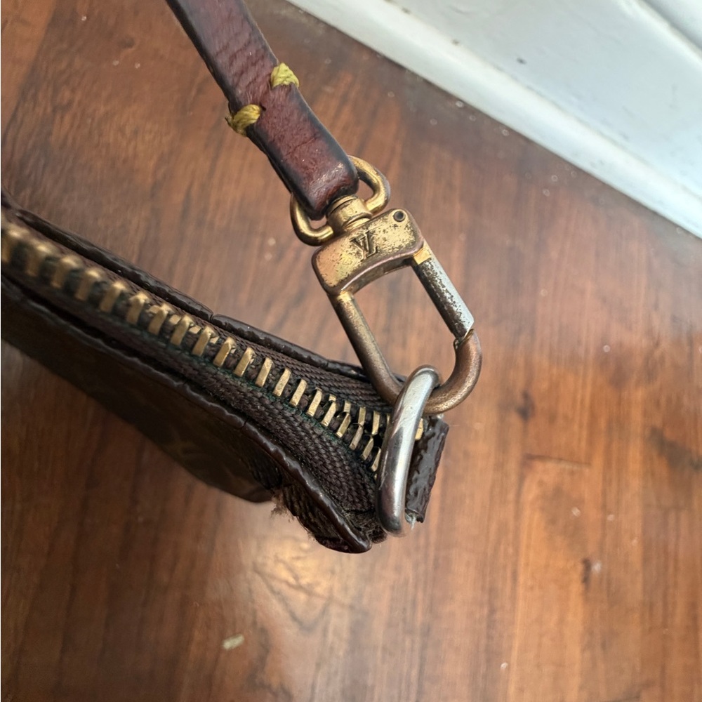 Louis Vuitton Brown Monogram Shoulder Bag - Picture 8 of 9